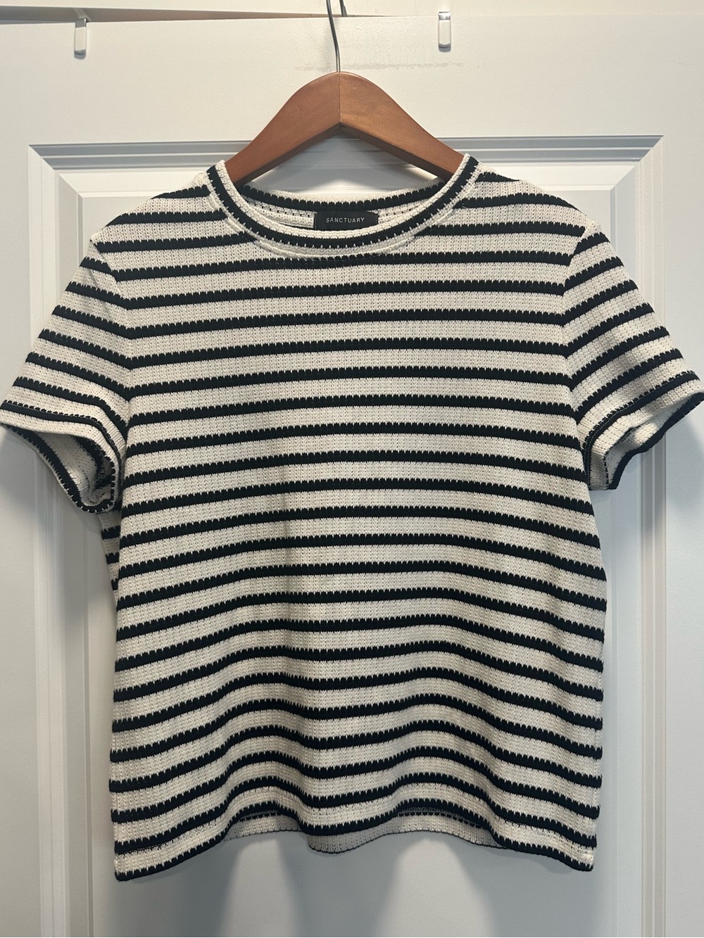 Anthropologie x Sanctuary PERFECT TEXTURED TEE - Black & White Pattern.  Size M - Picture 5 of 7